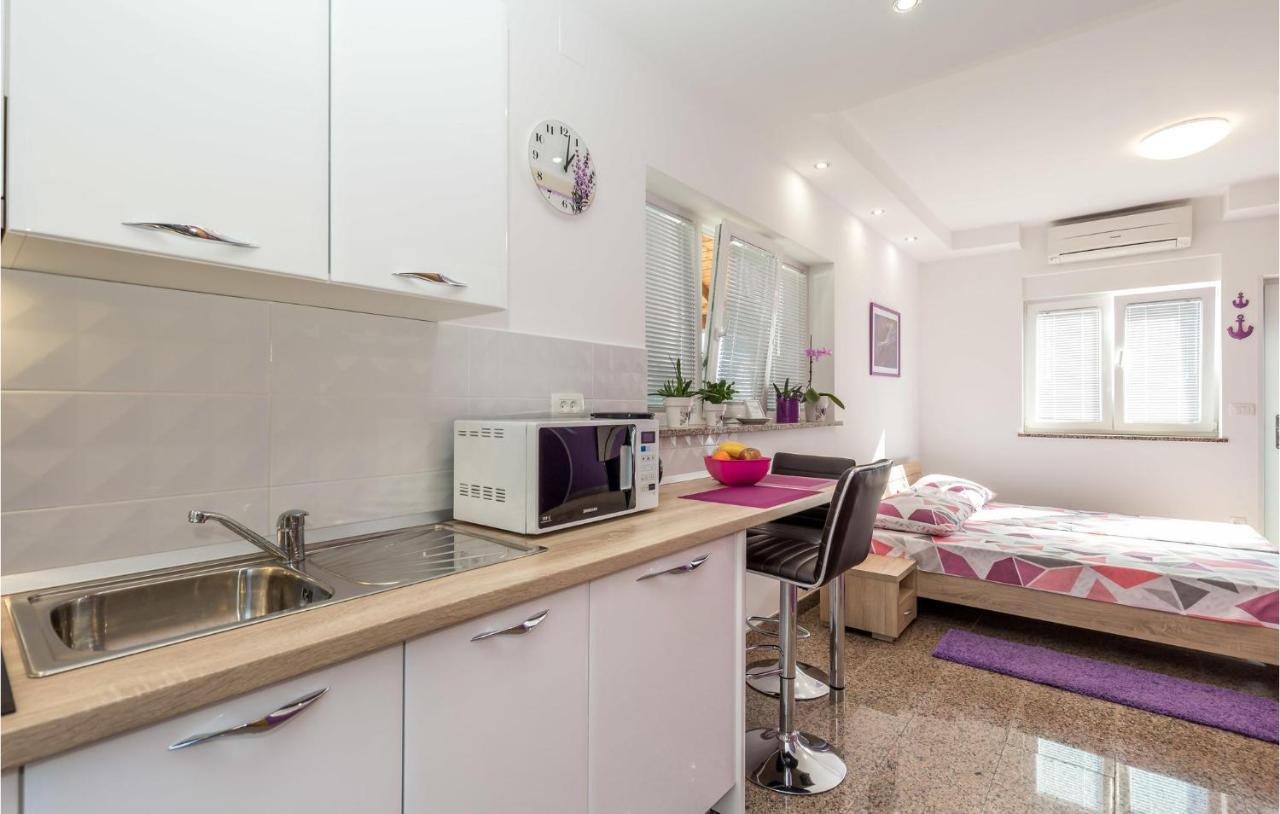 Nice Apartment In Rukavac With Kitchen ภายนอก รูปภาพ