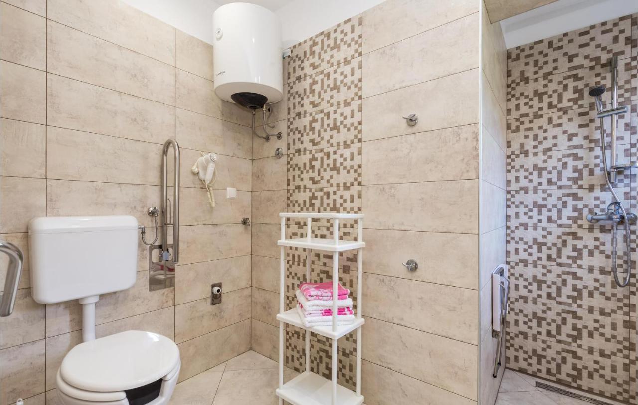 Nice Apartment In Rukavac With Kitchen ภายนอก รูปภาพ