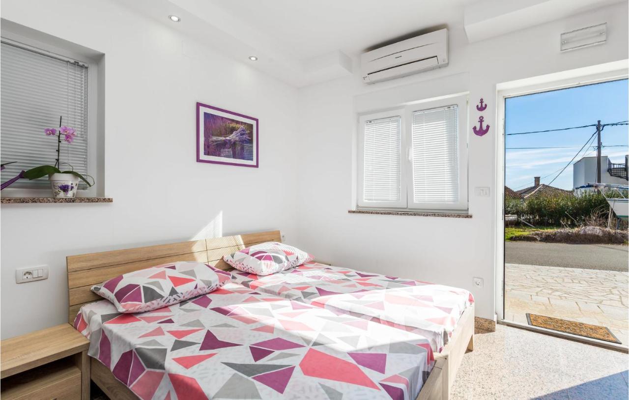 Nice Apartment In Rukavac With Kitchen ภายนอก รูปภาพ